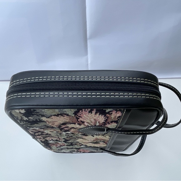 Nelson Regency Deluxe Bible Cover with Pink Floral Design - Picture 8 of 16